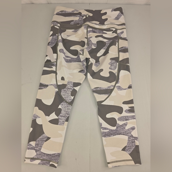 Zyia Active Women's Gray White Camo Pockets Cropped Leggings Size 12 F-0089 - Picture 8 of 9